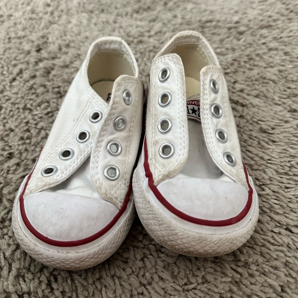 Converse sneakers toddler size 5